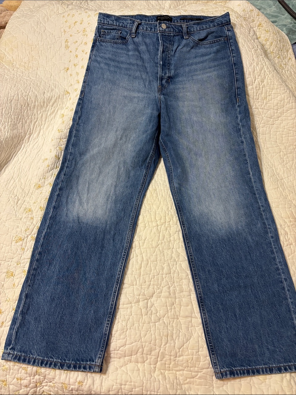 Banana Republic Women’s Relaxed Straight Stovepipe Jeans in Medium Blue